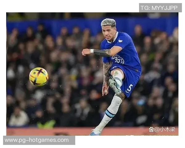 中超精彩对决切尔西逆转里昂乌龙球引发全场热烈欢呼