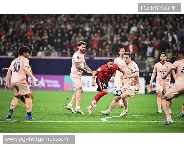 中超赛场巴黎圣日耳曼与里昂激战成平局红牌事件引发全场热议 中超赛场巴黎圣日耳曼与里昂激战成平局红牌事件引发全场热议