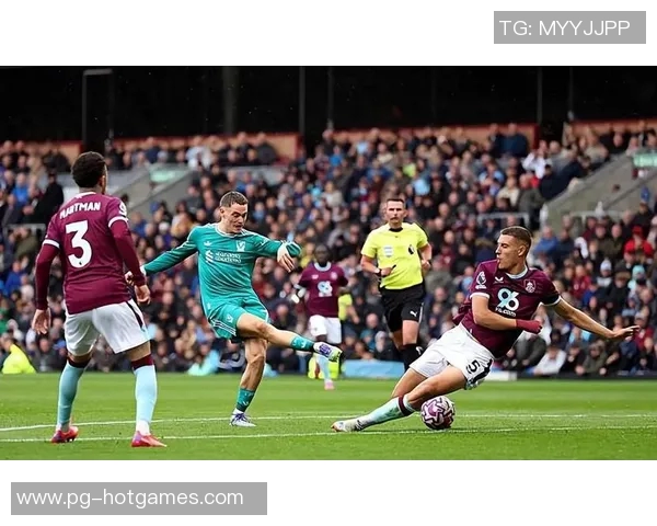 意甲精彩对决曼联4-0战胜里昂神奇扑救引发全场狂欢与十大进球回顾 意甲精彩对决曼联4-0战胜里昂神奇扑救引发全场狂欢与十大进球回顾